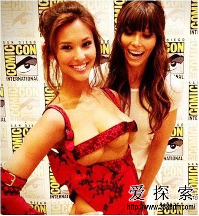 位于腋窝的副乳腺常与正常乳房相通