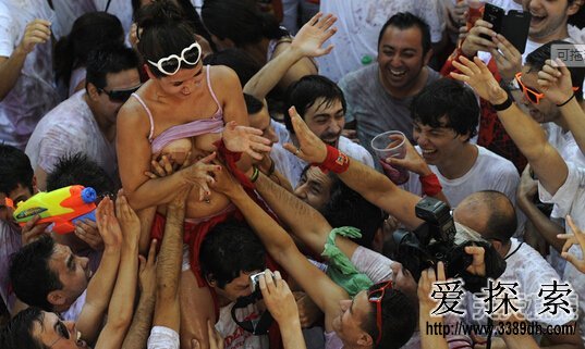 云南彝族的传统风俗摸奶节